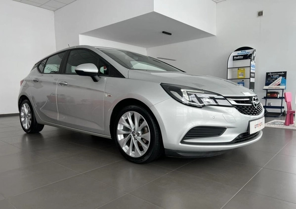 Opel Astra cena 38700 przebieg: 200000, rok produkcji 2017 z Kępno małe 631